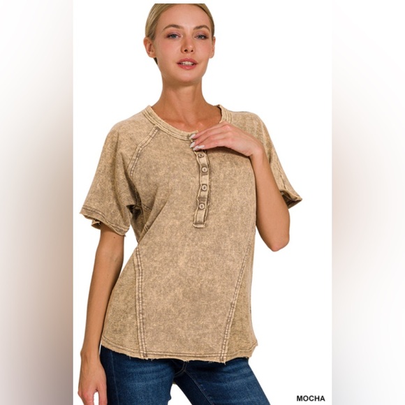 NWT ZENANA CRINKLE WASHED F/TERRY BUTTON HENLEY RAGLAN TOP - Picture 2 of 2